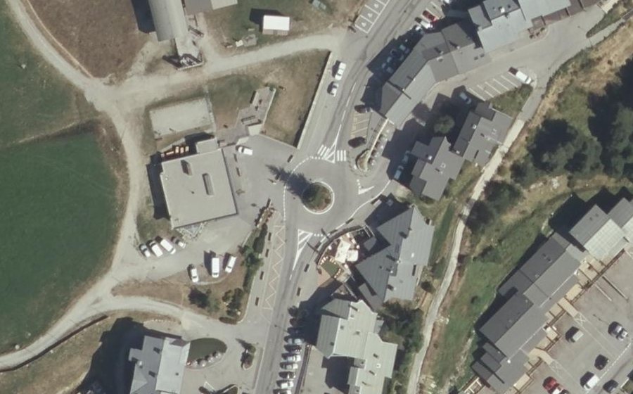 Vue aérienne du Rond-point anonyme n°25666733