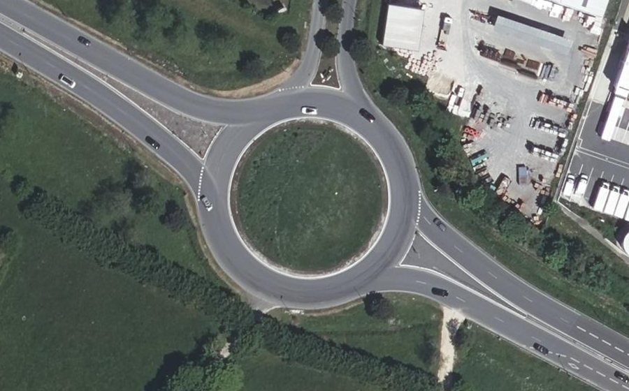 Vue aérienne du Rond-point anonyme n°25666905