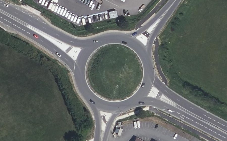 Vue aérienne du Rond-point anonyme n°25666976
