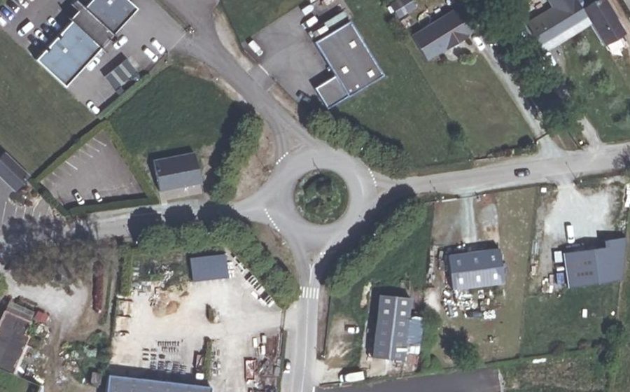 Vue aérienne du Rond-point anonyme n°256675192
