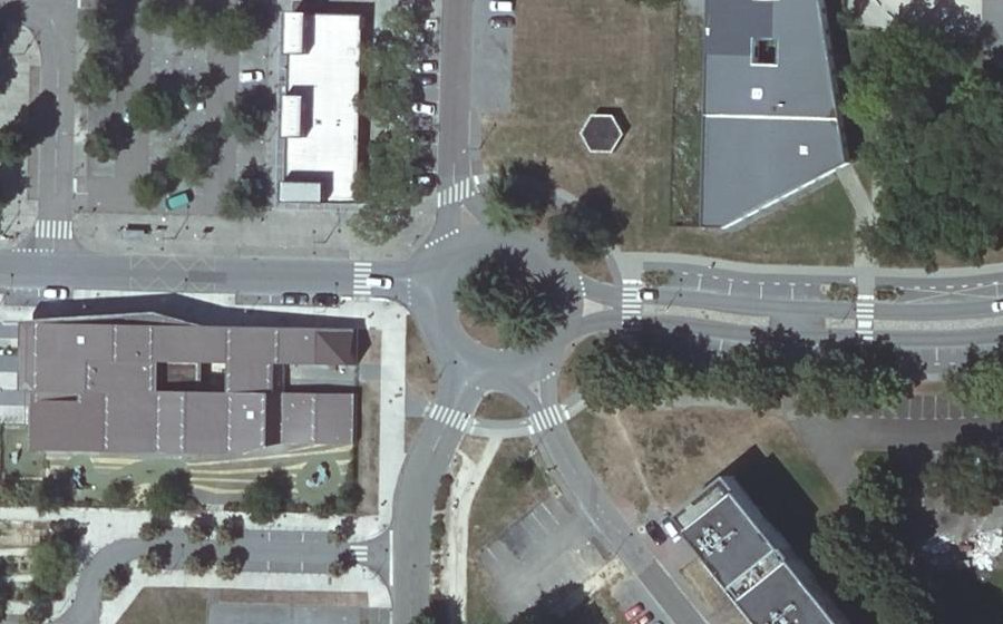 Vue aérienne du Rond-point anonyme n°25668200