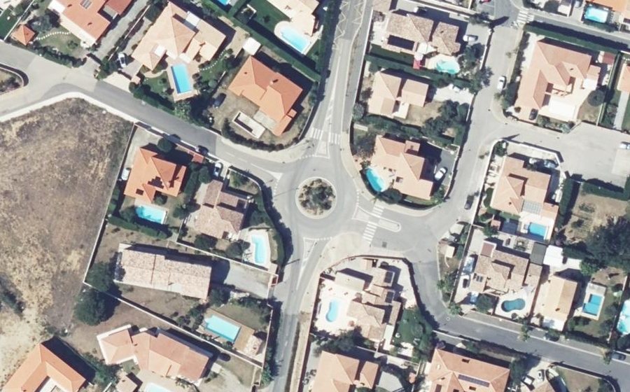 Vue aérienne du Rond-point anonyme n°256684768