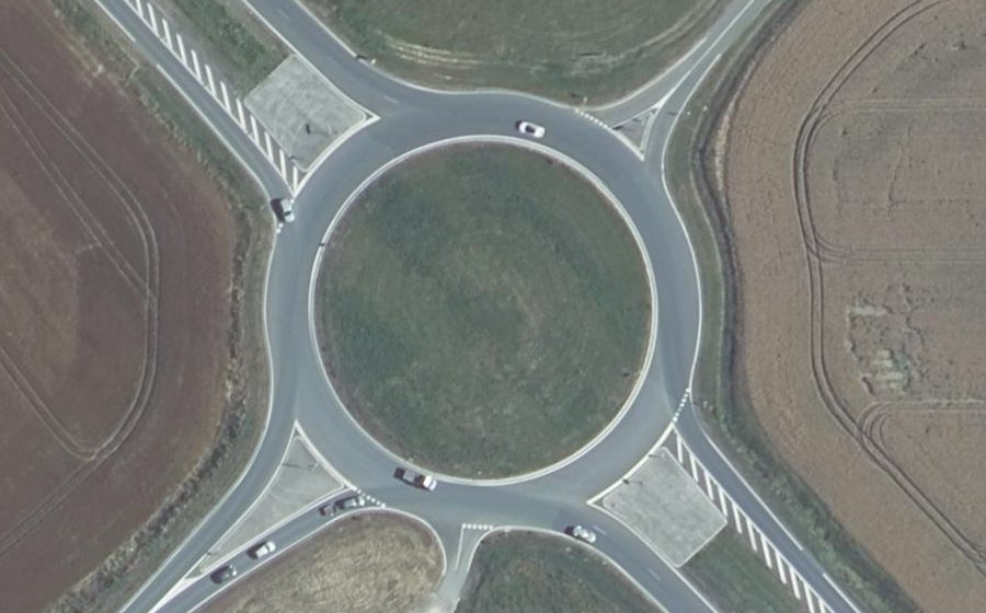 Vue aérienne du Rond-point anonyme n°256705420