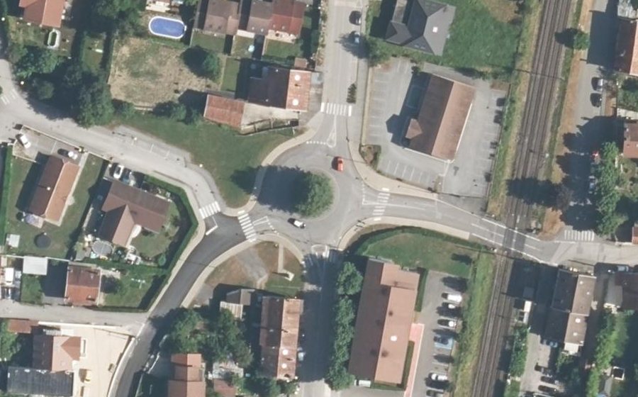 Vue aérienne du Rond-point anonyme n°25671085