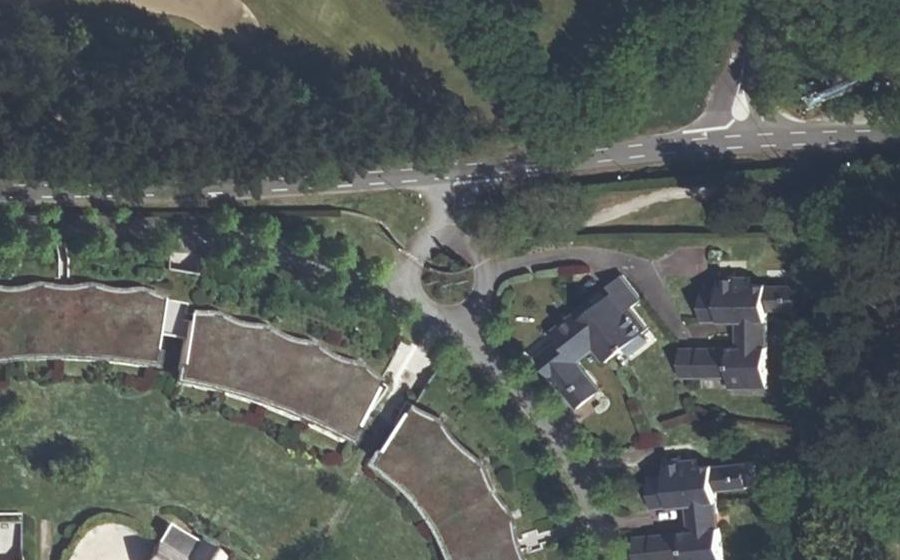 Vue aérienne du Rond-point anonyme n°25675626