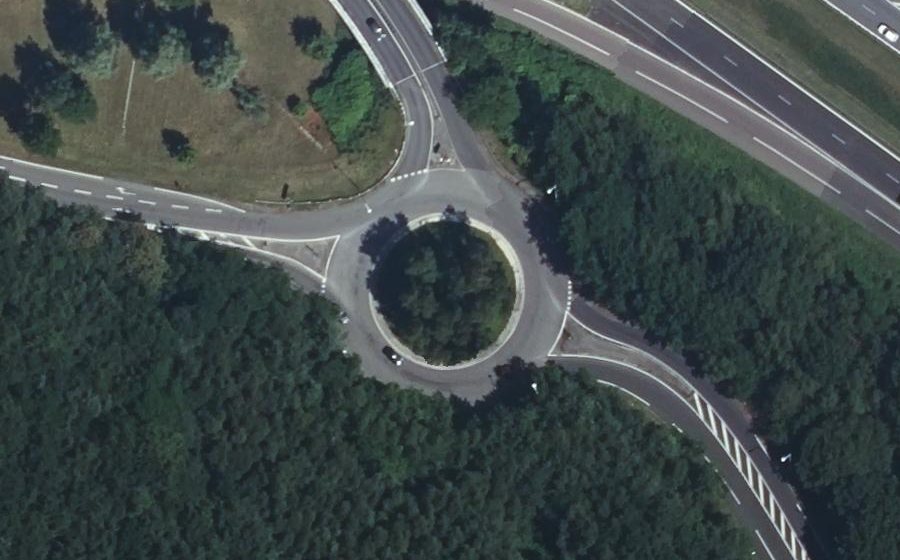 Vue aérienne du Rond-point anonyme n°25676848