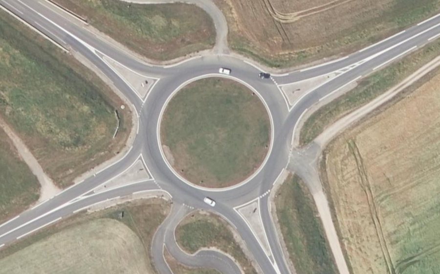 Vue aérienne du Rond-point anonyme n°256808964