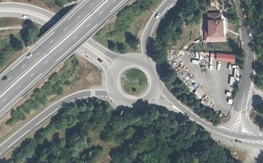 Vue aérienne du Rond-point anonyme n°25683521