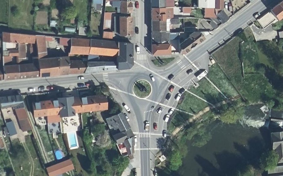 Vue aérienne du Rond-point anonyme n°25685004