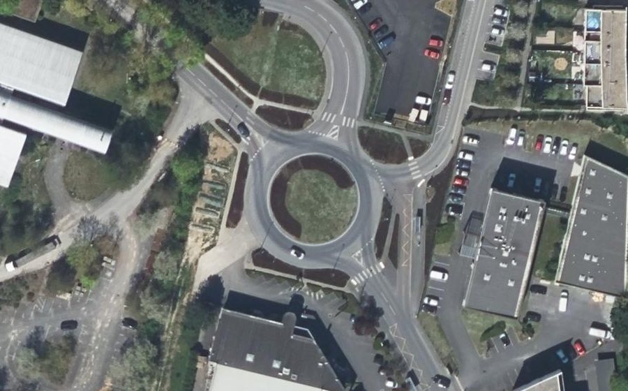 Vue aérienne du Rond-point anonyme n°25685009
