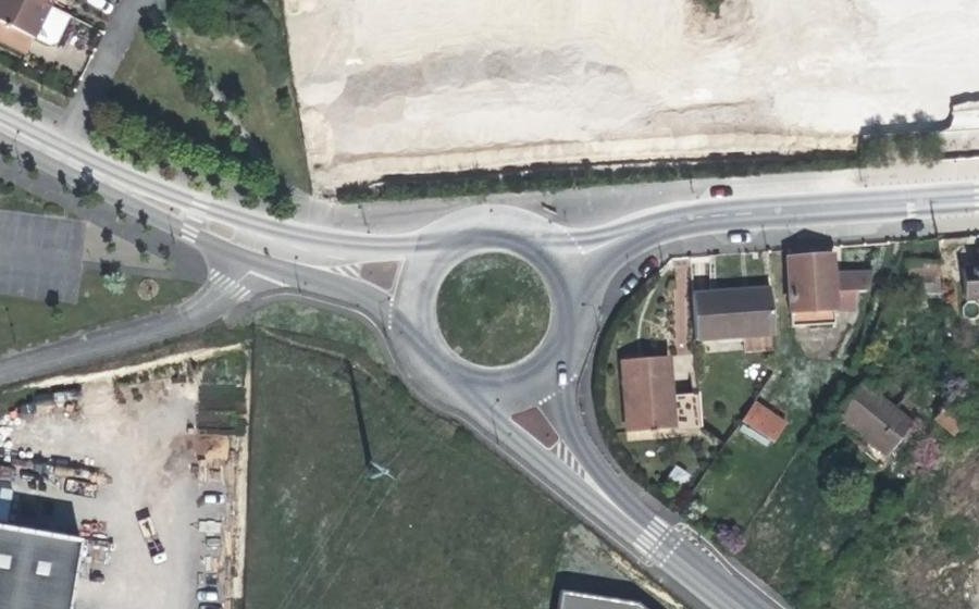 Vue aérienne du Rond-point anonyme n°25685032