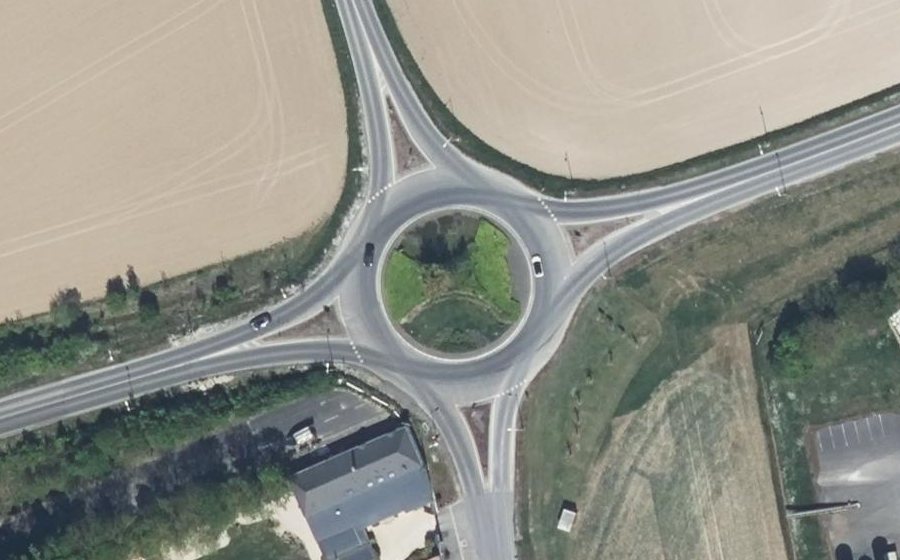 Vue aérienne du Rond-point anonyme n°25685072