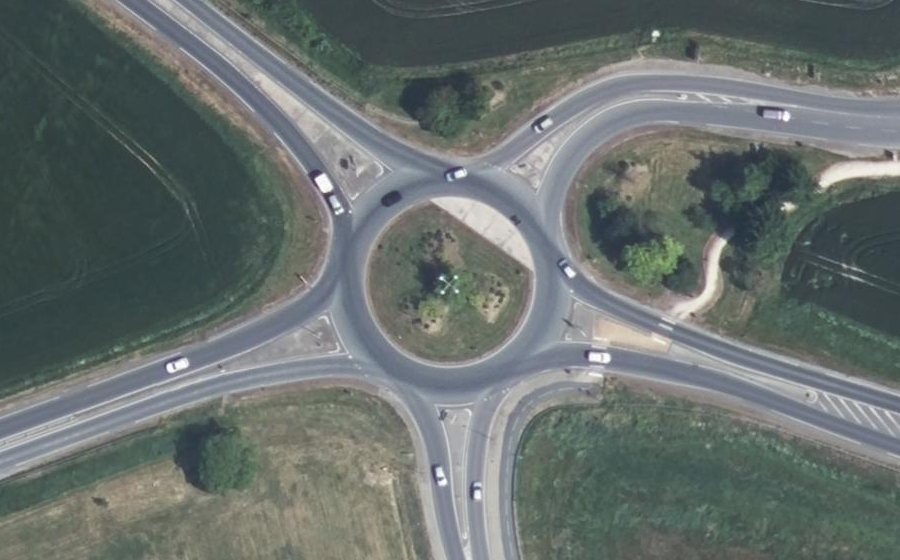 Vue aérienne du Rond-point anonyme n°25686914