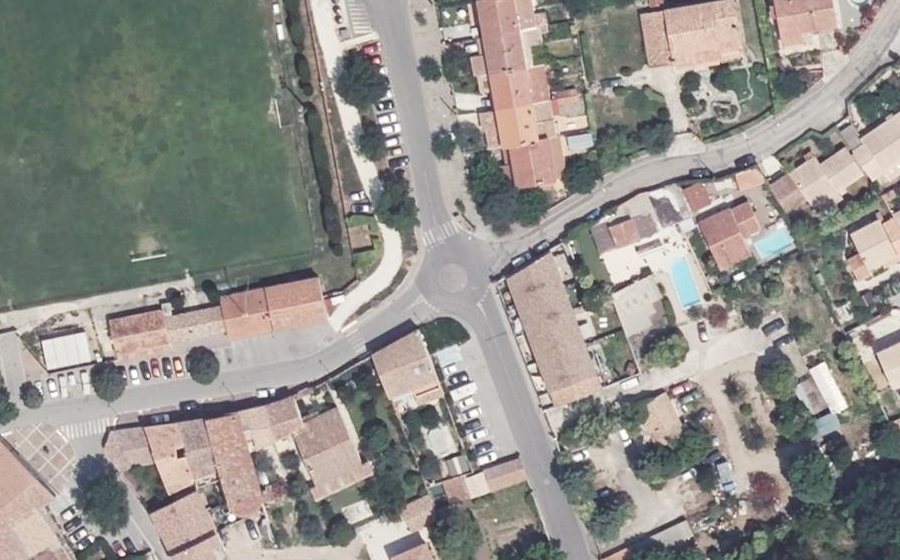 Vue aérienne du Rond-point anonyme n°256914057