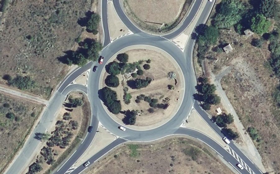 Vue aérienne du Rond-point anonyme n°25693410