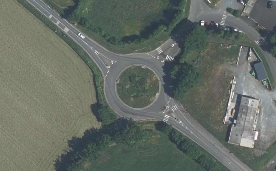 Vue aérienne du Rond-point anonyme n°257001334