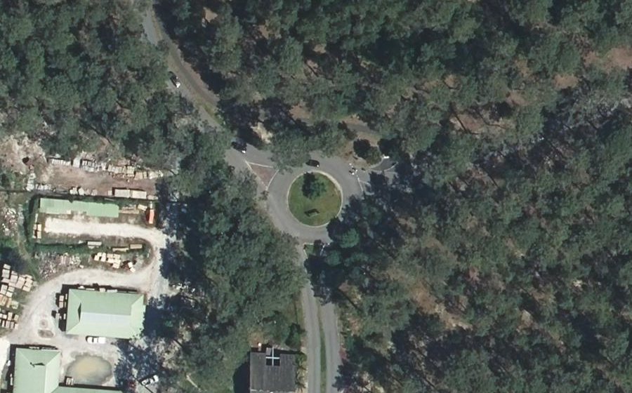 Vue aérienne du Rond-point anonyme n°25700158