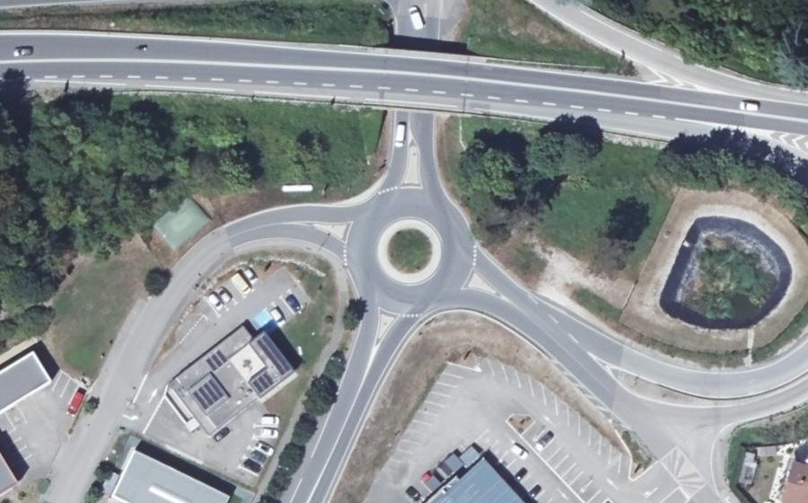 Vue aérienne du Rond-point anonyme n°257002542