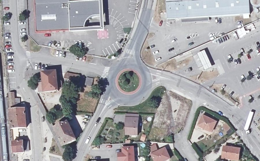 Vue aérienne du Rond-point anonyme n°257002546
