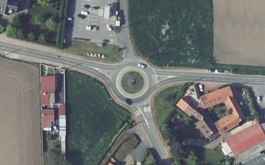 Vue aérienne du Rond-point anonyme n°257016168