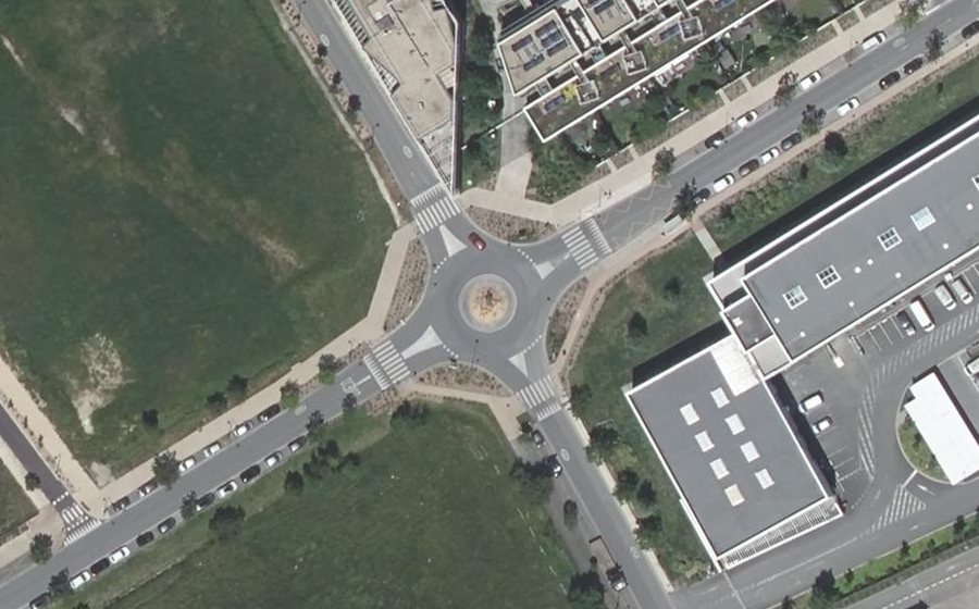Vue aérienne du Rond-point anonyme n°257016643