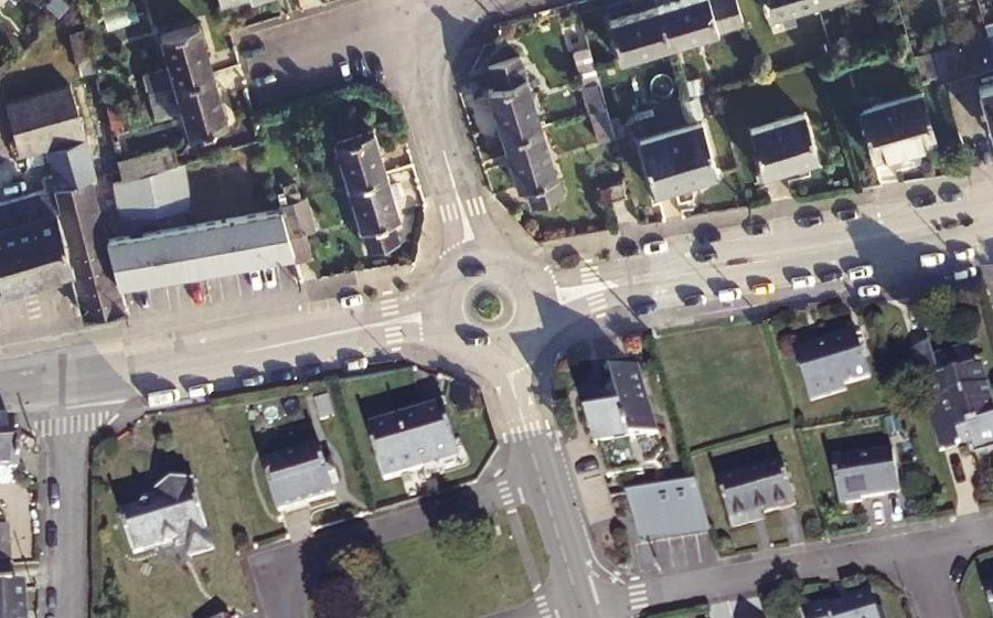Vue aérienne du Rond-point anonyme n°25702109