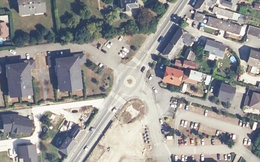 Vue aérienne du Rond-point anonyme n°257033633