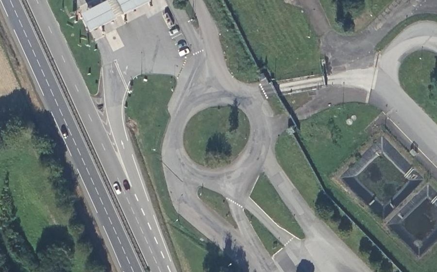 Vue aérienne du Rond-point anonyme n°25706340