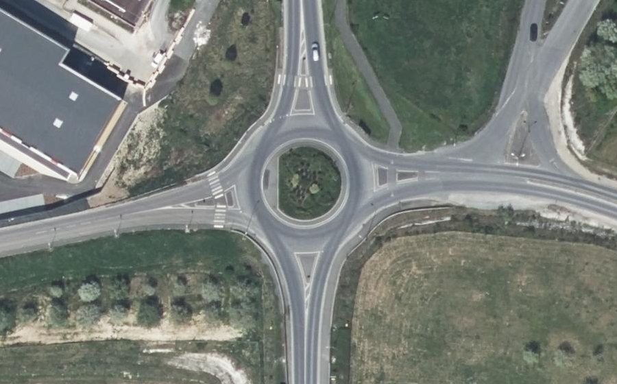 Vue aérienne du Rond-point anonyme n°257065015