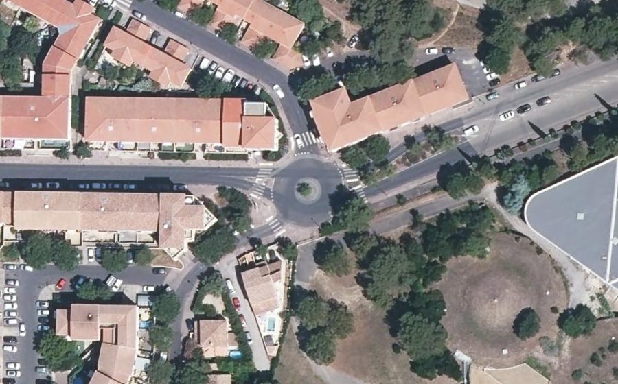 Vue aérienne du Rond-point anonyme n°25707497