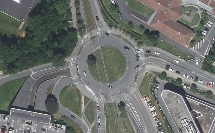 Vue aérienne du Rond-point anonyme n°25710167