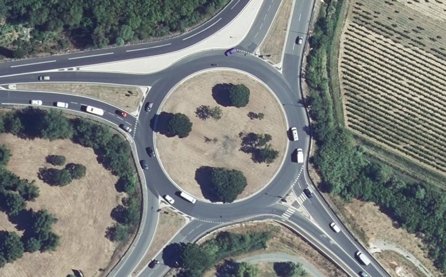 Vue aérienne du Rond-point anonyme n°25711052