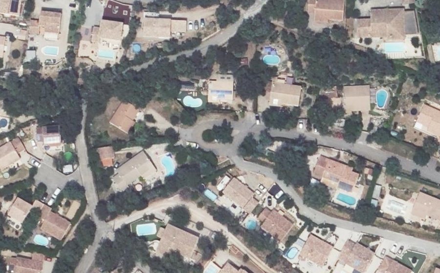 Vue aérienne du Rond-point anonyme n°257116554