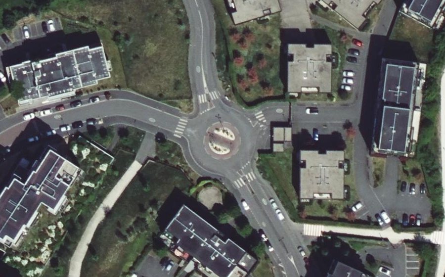 Vue aérienne du Rond-point anonyme n°257124507