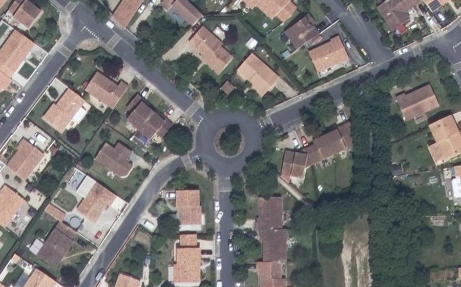 Vue aérienne du Rond-point anonyme n°257153568