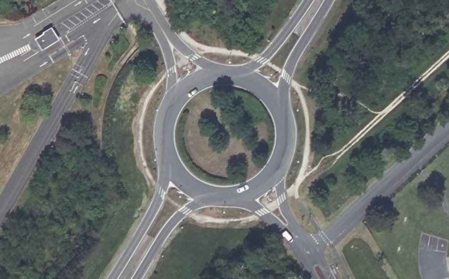Vue aérienne du Rond-point anonyme n°25720065