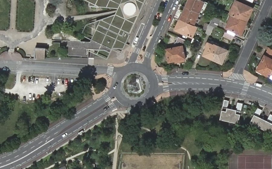 Vue aérienne du Rond-point anonyme n°25720999