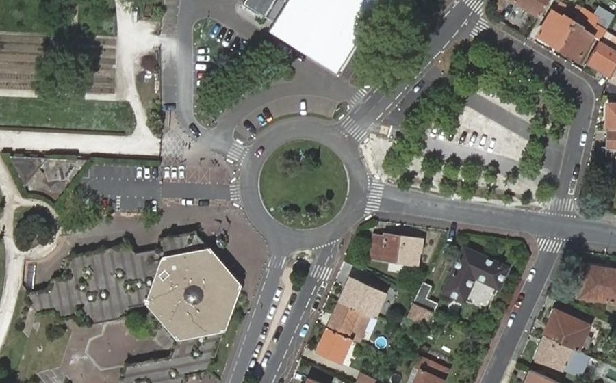 Vue aérienne du Rond-point anonyme n°25721167