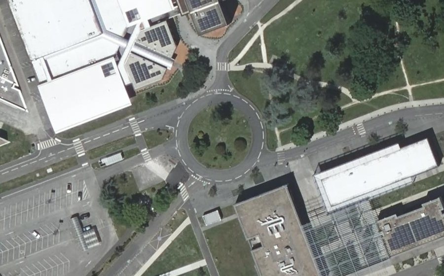 Vue aérienne du Rond-point anonyme n°25721447