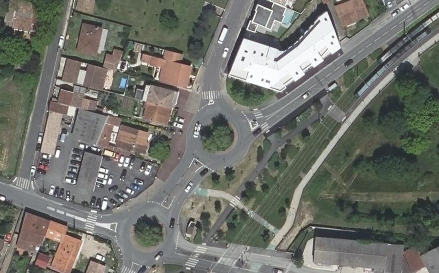 Vue aérienne du Rond-point anonyme n°25721800