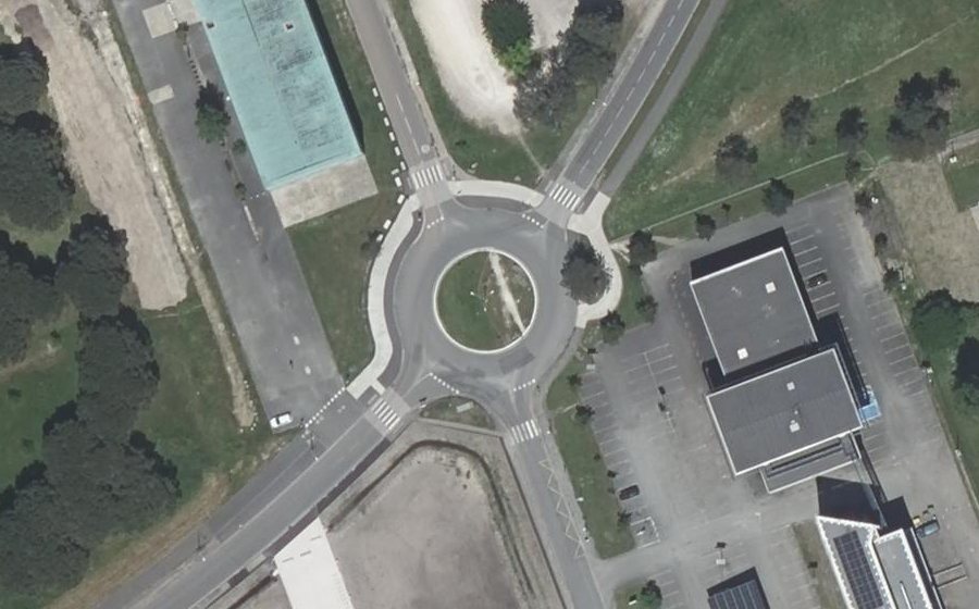 Vue aérienne du Rond-point anonyme n°25722234