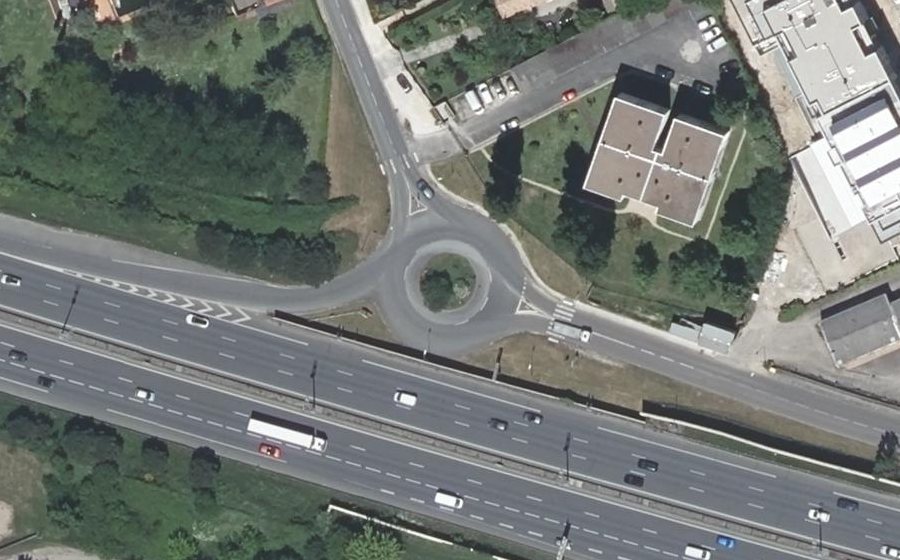 Vue aérienne du Rond-point anonyme n°25722607