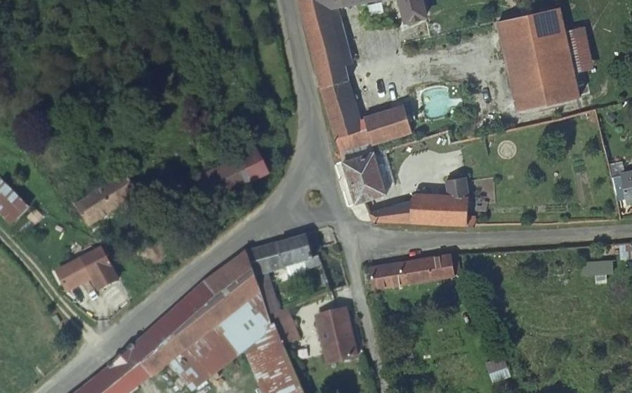 Vue aérienne du Rond-point anonyme n°257229791