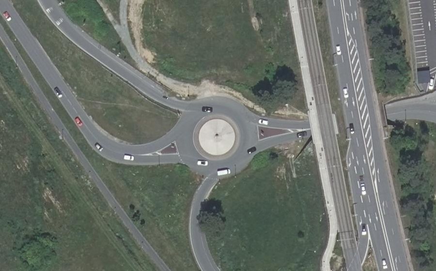 Vue aérienne du Rond-point anonyme n°25723240