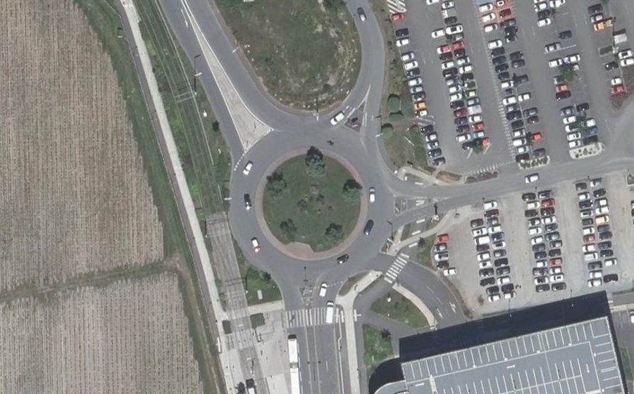 Vue aérienne du Rond-point anonyme n°25723301
