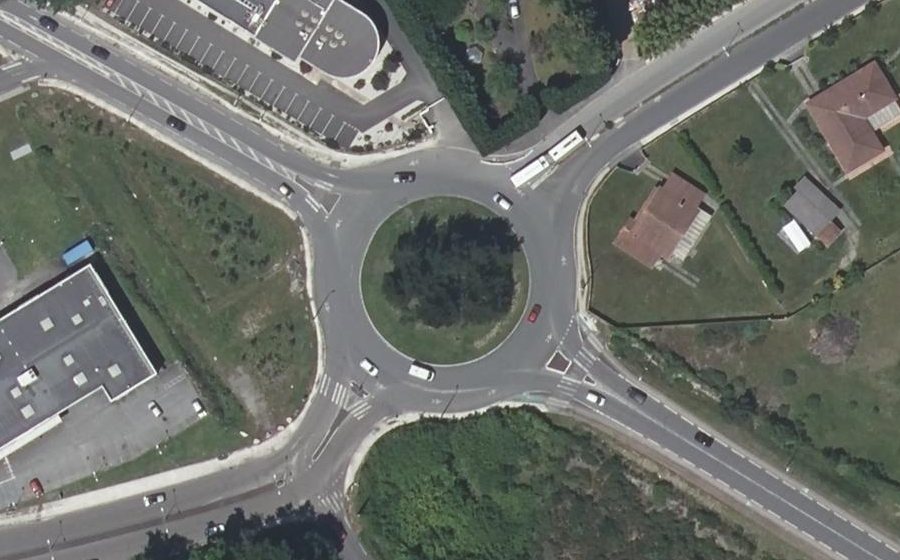 Vue aérienne du Rond-point anonyme n°25723362