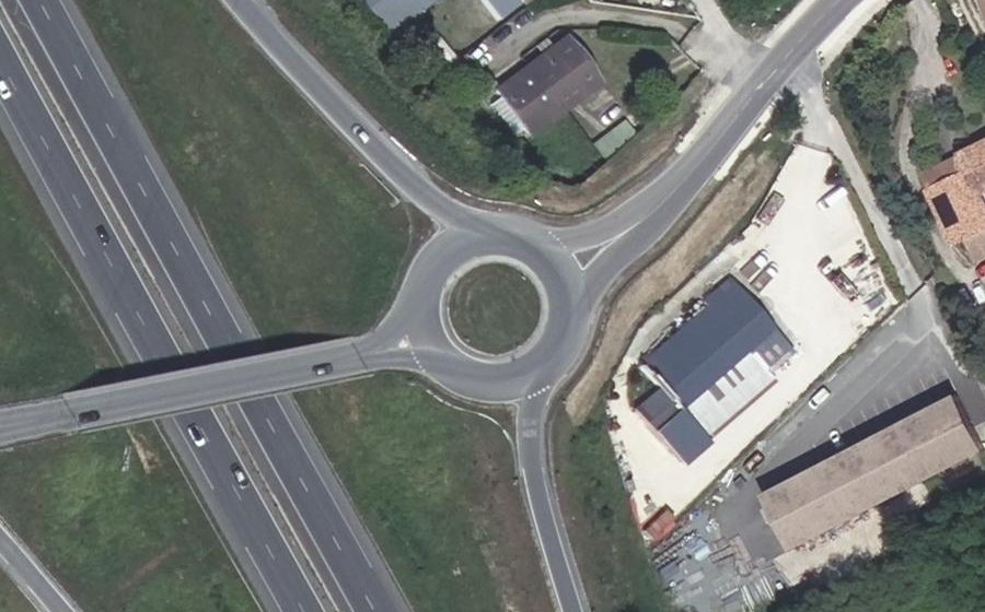 Vue aérienne du Rond-point anonyme n°25724876