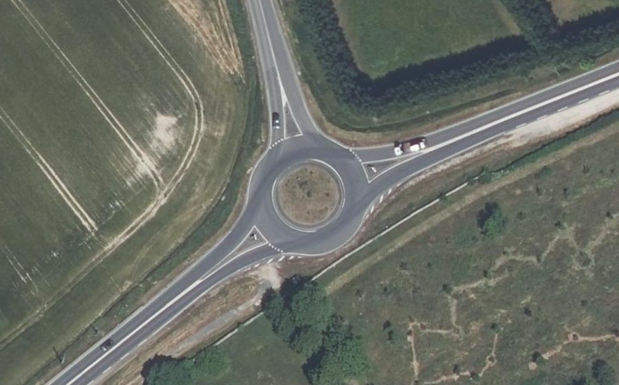 Vue aérienne du Rond-point anonyme n°25725181