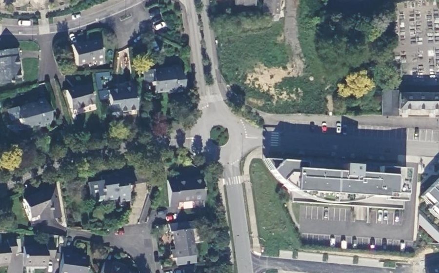 Vue aérienne du Rond-point anonyme n°25726923
