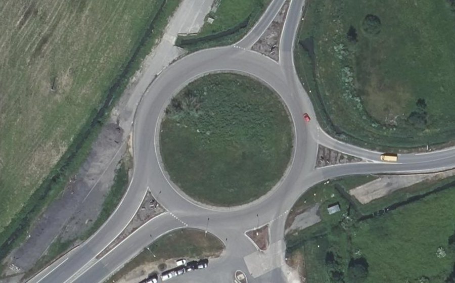 Vue aérienne du Rond-point anonyme n°25729479